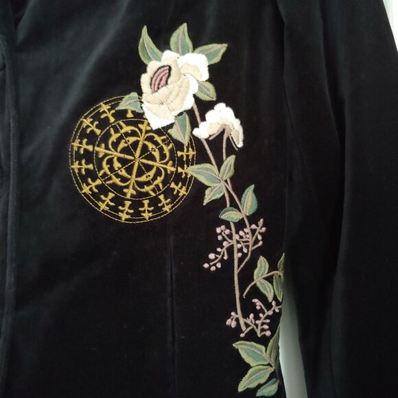 Cabi Carol Anderson Black Velour Embroidered Gilmore Practical Magic Vibe Coat 6 - Picture 7 of 16